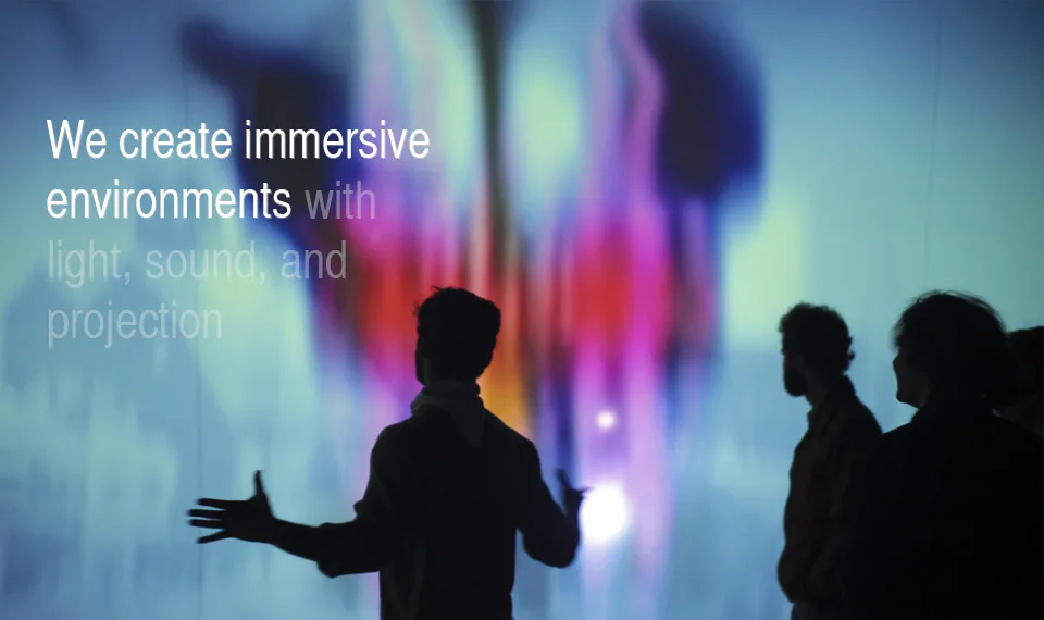 Silhouetted figures converse in front of a colorful abstract light projection at a Nuit Blanche New York event, with overlay text about immersive environments.